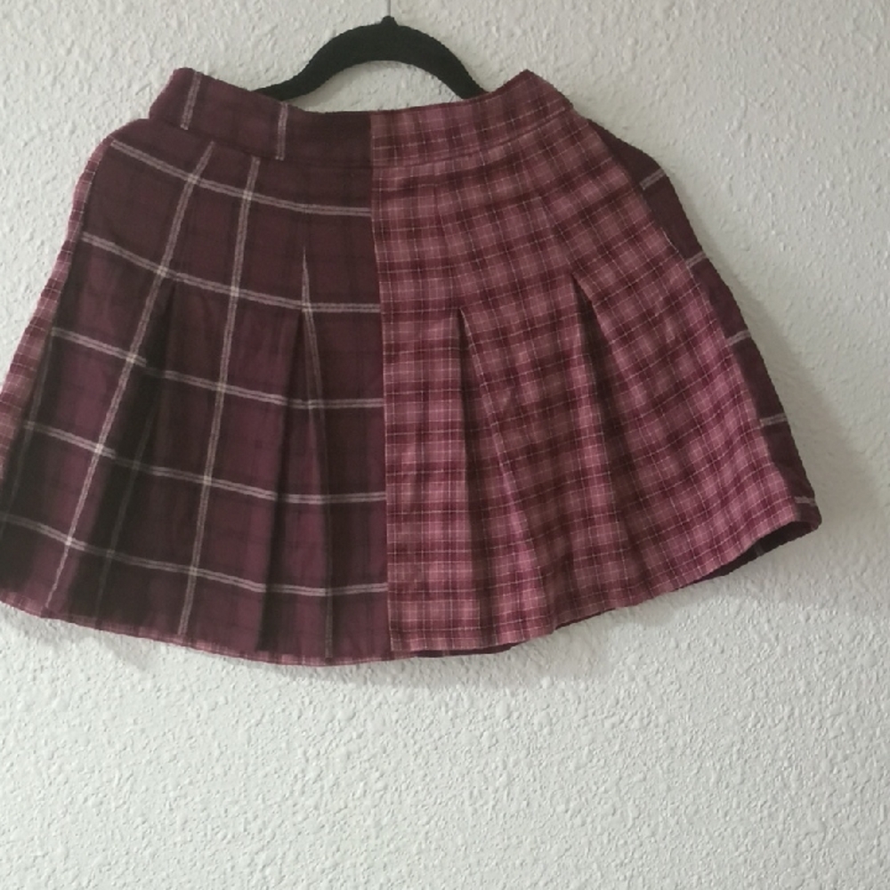Hollister Two-Tone Plaid Pleated Mini Skirt in Burgundy and Rose